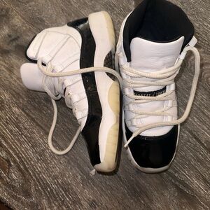 Jordan 11 -Blk/White - Kids 6
